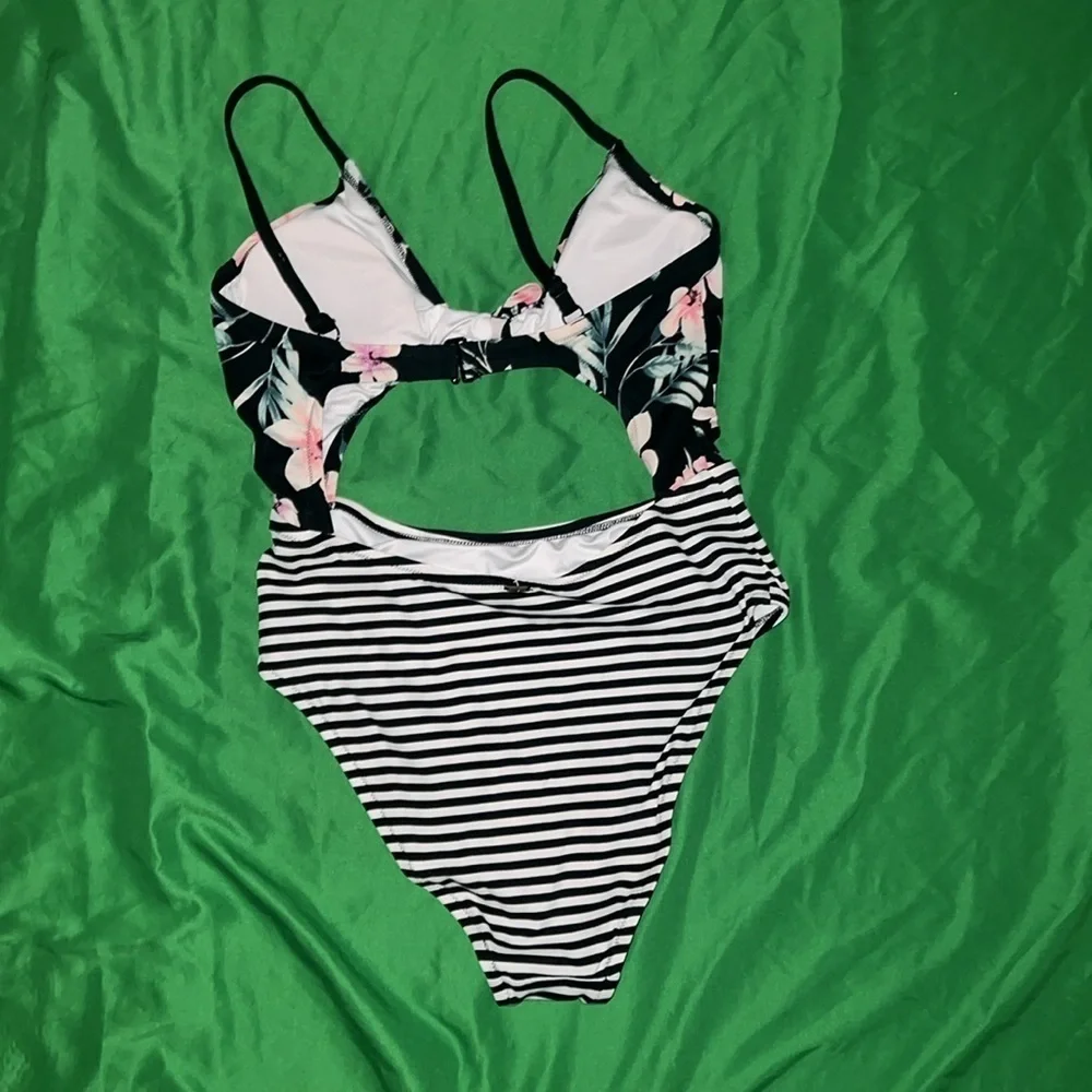 PINK Victorias Secret stylish swimsuit